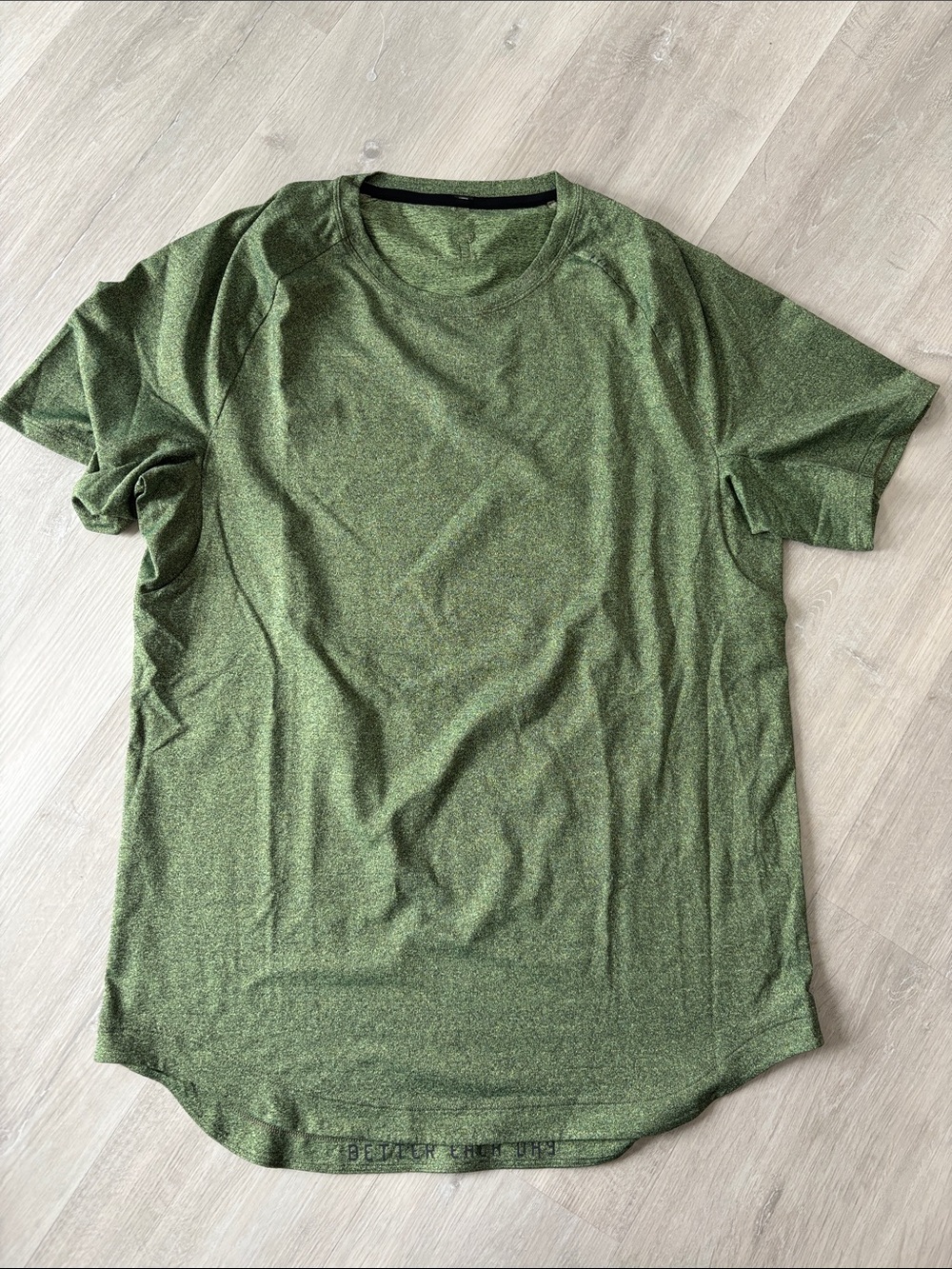 lululemon athletica Men's Heathered Olive Green Short Sleeve Tee